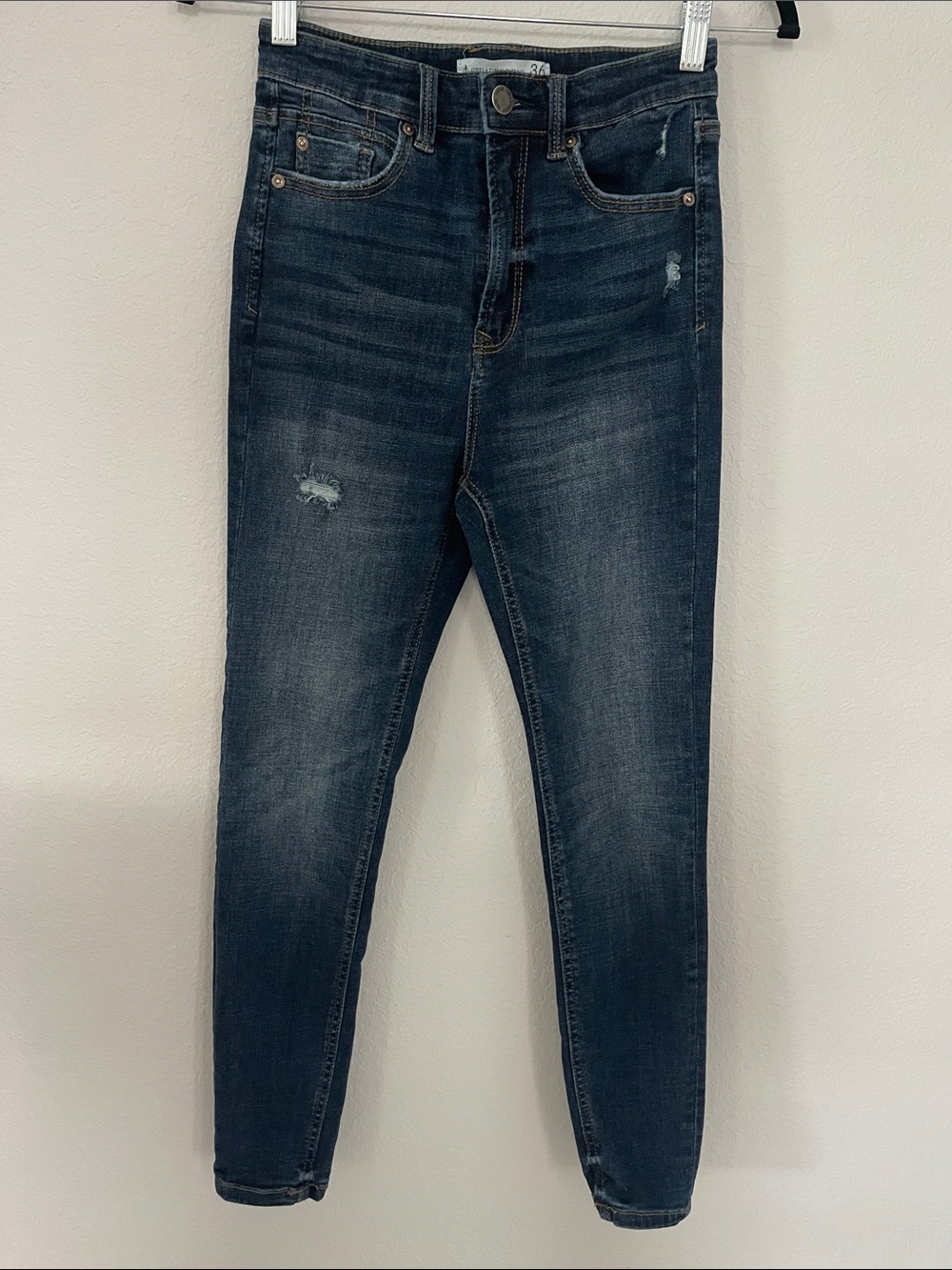 stradivarius Dark Blue Skinny Jeans with Light‎ Distress Size US 4